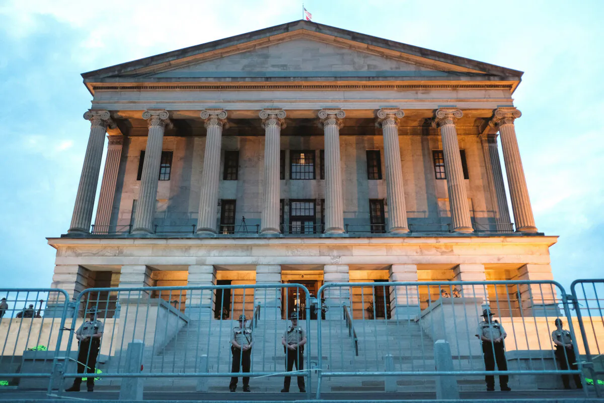 Police are seen surrounding the Tennessee State Capitol building in Nashville, Tenn., on June 4, 2020. (Jason Kempin/Getty Images)