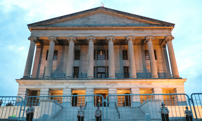 Police are seen surrounding the Tennessee State Capitol building in Nashville, Tenn., on June 4, 2020. (Jason Kempin/Getty Images)