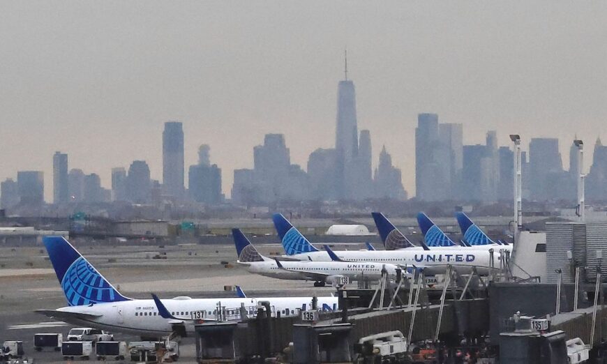 United Airlines resumes flights after temporary nationwide ground stop.