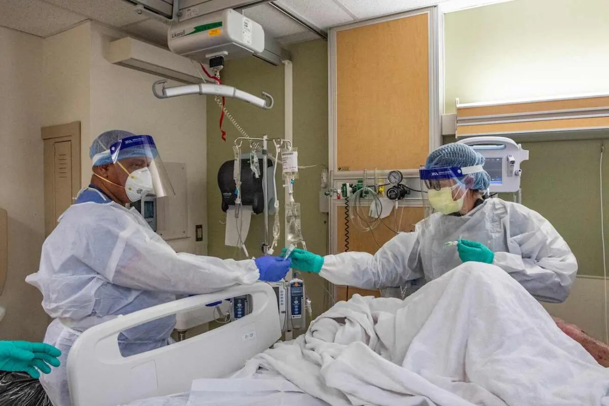 Medical workers treat a patient in the COVID-19 ward at the U.S. Department of Veterans Affairs Boston Healthcare system campus and medical center in West Roxbury, Massachusetts, on Jan. 11, 2022. (Joseph Prezioso/AFP via Getty Images)