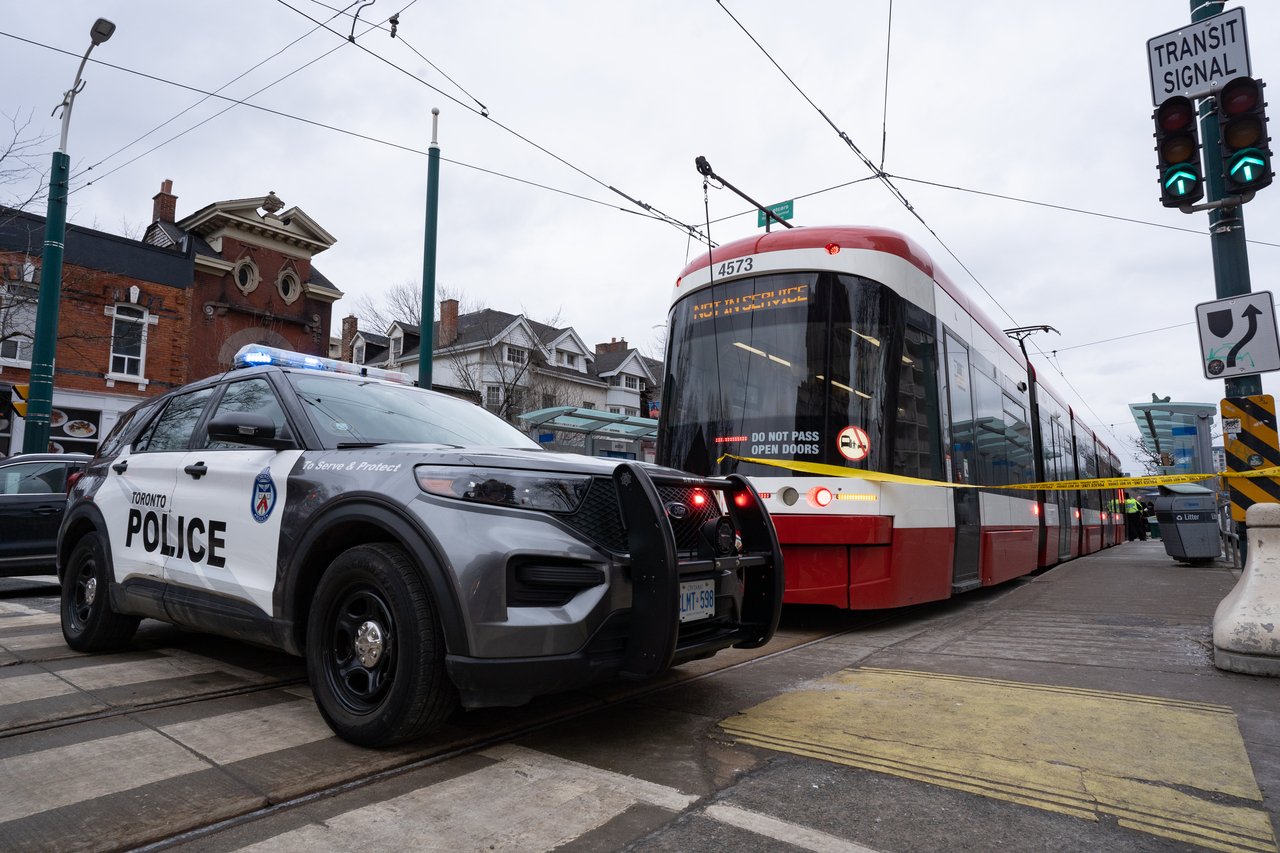 Toronto Police Seek Suspect Who Put Transit Passenger on Chokehold in Random Attack - Vimarsana News