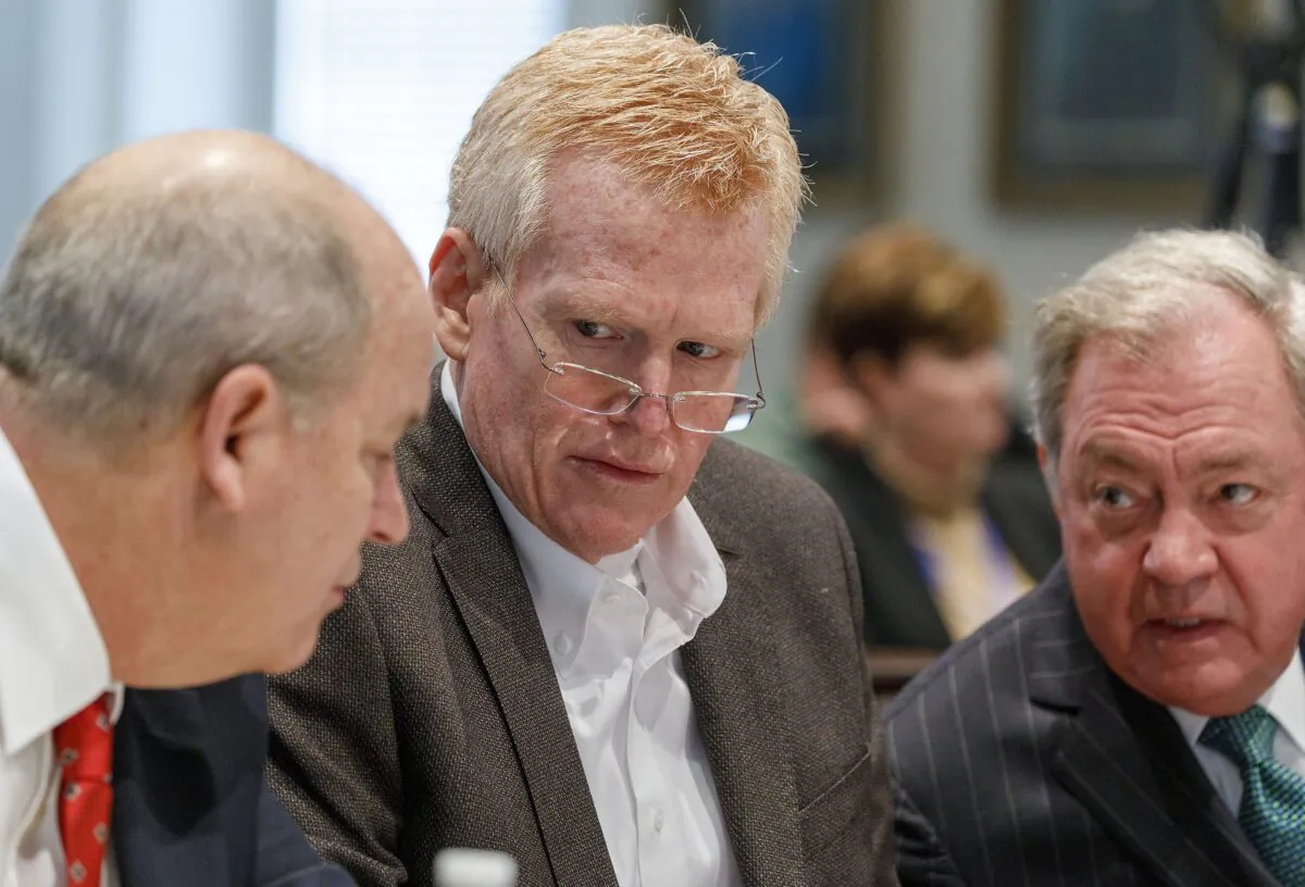 Defendant Alex Murdaugh, seated between his two layers Jim Griffin and Dick Harpootlian, listens during his double murder trial at the Colleton County Courthouse in Walterboro, S.C., on Jan. 27, 2023. (Grace Beahm Alford/The Post And Courier via AP, Pool)