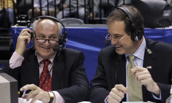 College Basketball Broadcaster Billy Packer Dies at 82