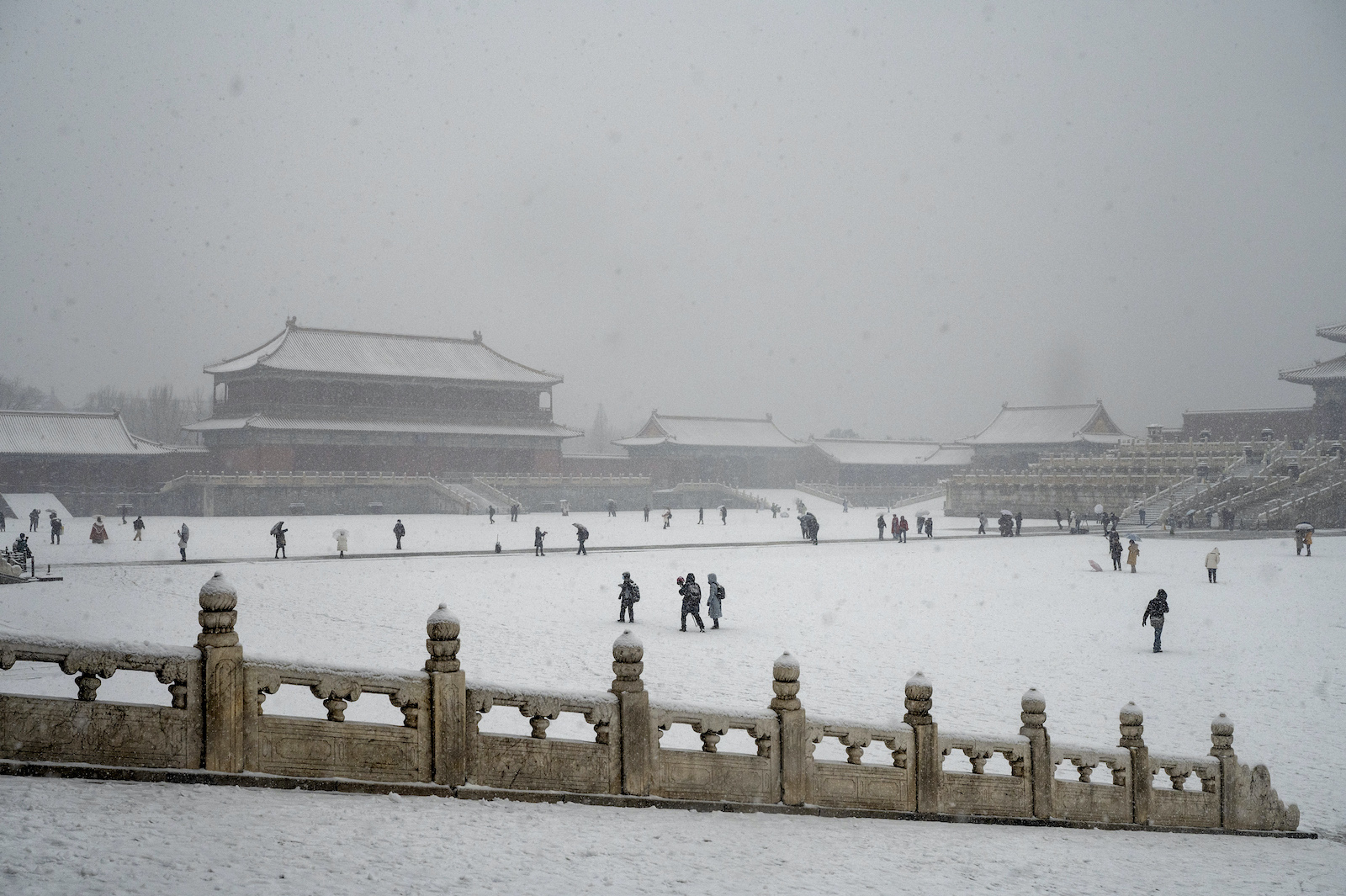 Cold Wave Sweeps Across China Amid Lunar New Year, Results in Record-Breaking Low Temps - Vimarsana News