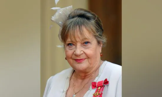 Sylvia Syms, ‘Ice Cold in Alex,’ and ‘The Queen’ Star, Dies