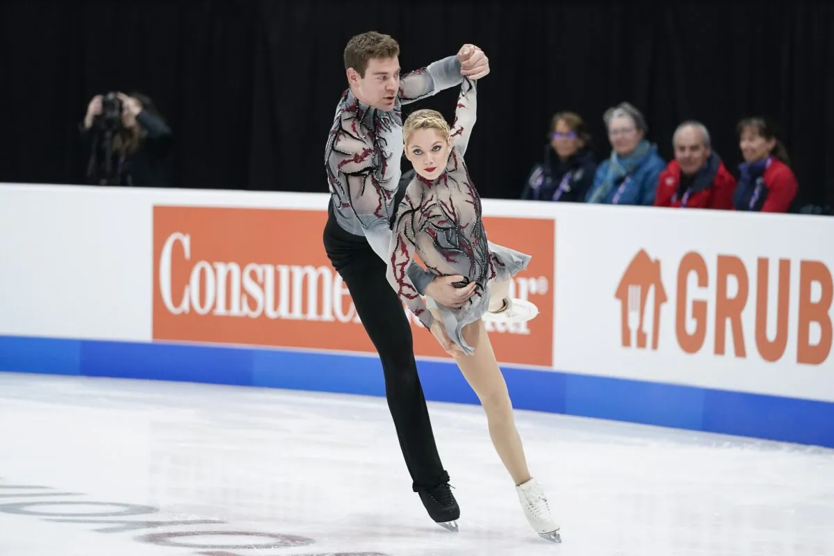 Alexa Knierim (R) and Brandon Frazier compete in the pairs short program at the U.S. figure skating championships in San Jose, Calif., on Jan. 26, 2023. (Godofredo A. Vásquez/AP Photo)