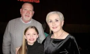 Providence Family Sends Shen Yun Their Love and Good Wishes for Freedom