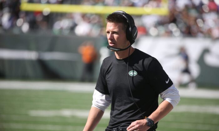 Offensive coordinator Mike LaFleur on the sidelines in the second half as the New England Patriots defeated the NY Jets 25–6 at MetLife Stadium in East Rutherford, NJ, on Sept. 19, 2021. (Field Level Media)