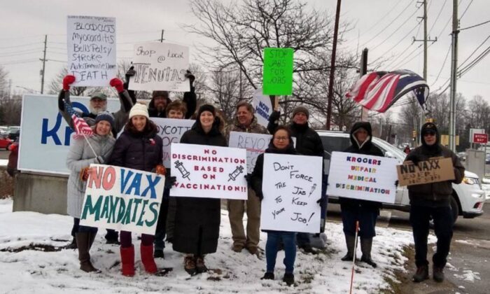 A group of activists join Ross Barranco to protest COVID-19 vaccination mandates in Rochester Hills, Mich. on Dec. 21, 2021. (Courtesy of Ross Barranco)