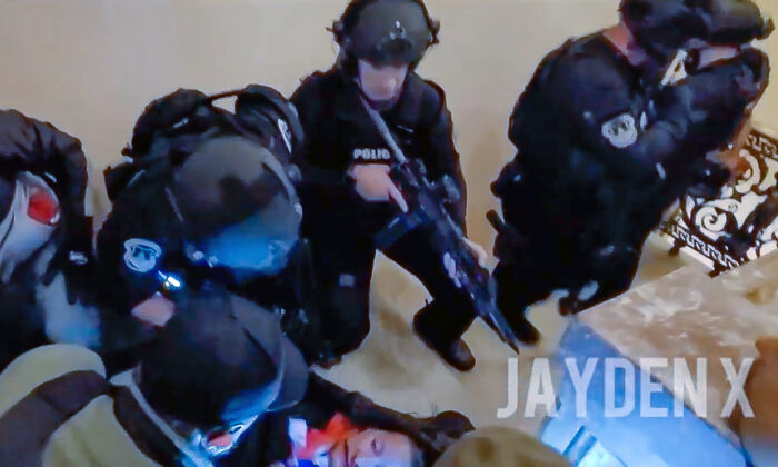 Dr. Austin Harris (lower left) provides medical aid to a wounded Ashli Babbitt at the U.S. Capitol on Jan. 6, 2021. (Jayden X/Screenshot via The Epoch Times)