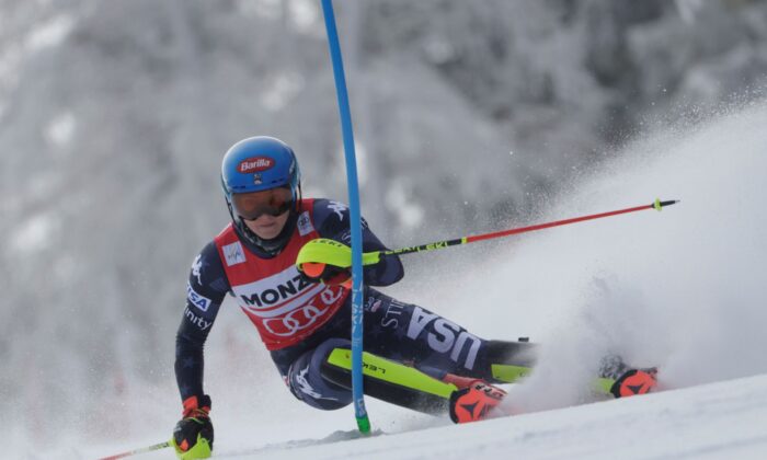 United States' Mikaela Shiffrin speeds down the course during an alpine ski, women's World Cup slalom, in Spindleruv Mlyn, Czech Republic, on Jan. 28, 2023. (Giovanni Maria Pizzato/AP Photo)