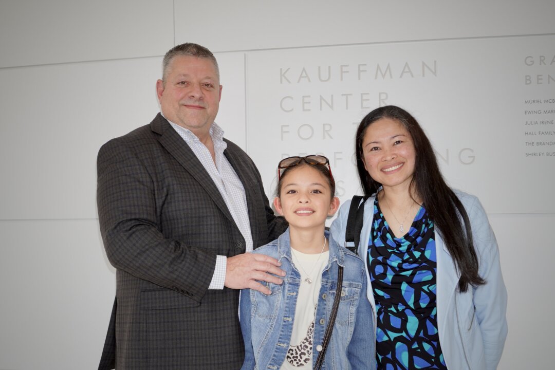 Tim and Jonamie Thompson and their daughter enjoyed the Shen Yun Performing Arts matinee at the Kauffman Center for the Performing Arts, on Jan. 28, 2023. (Sherry Dong/The Epoch Times)