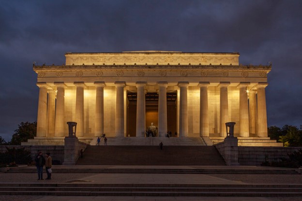 Architecture: Lincoln Memorial: Reflecting on Greatness