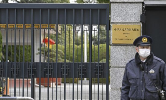 China U-Turns on Visa Freeze for Japanese