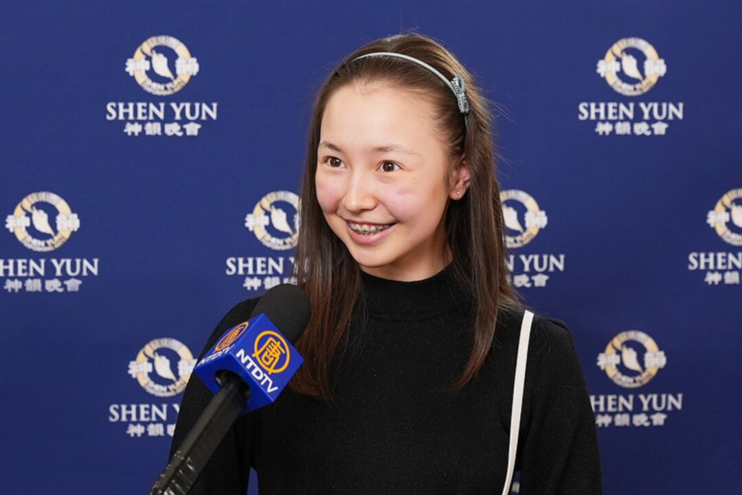 Ms. Mizutani Arisa, a ballet dancer, attends Shen Yun Performing Arts at the Aichi Prefectural Art Theater in Nagoya, Japan, on Jan. 28, 2023. (Lu Yong/The Epoch Times)