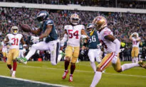 Super Bowl-Bound Eagles Crush QB-Challenged 49ers