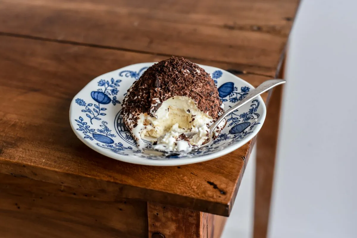A merveilleux consists of two light and crisp meringues, sandwiched together with whipped cream, and then generously covered with chocolate shavings. (Audrey Le Goff)