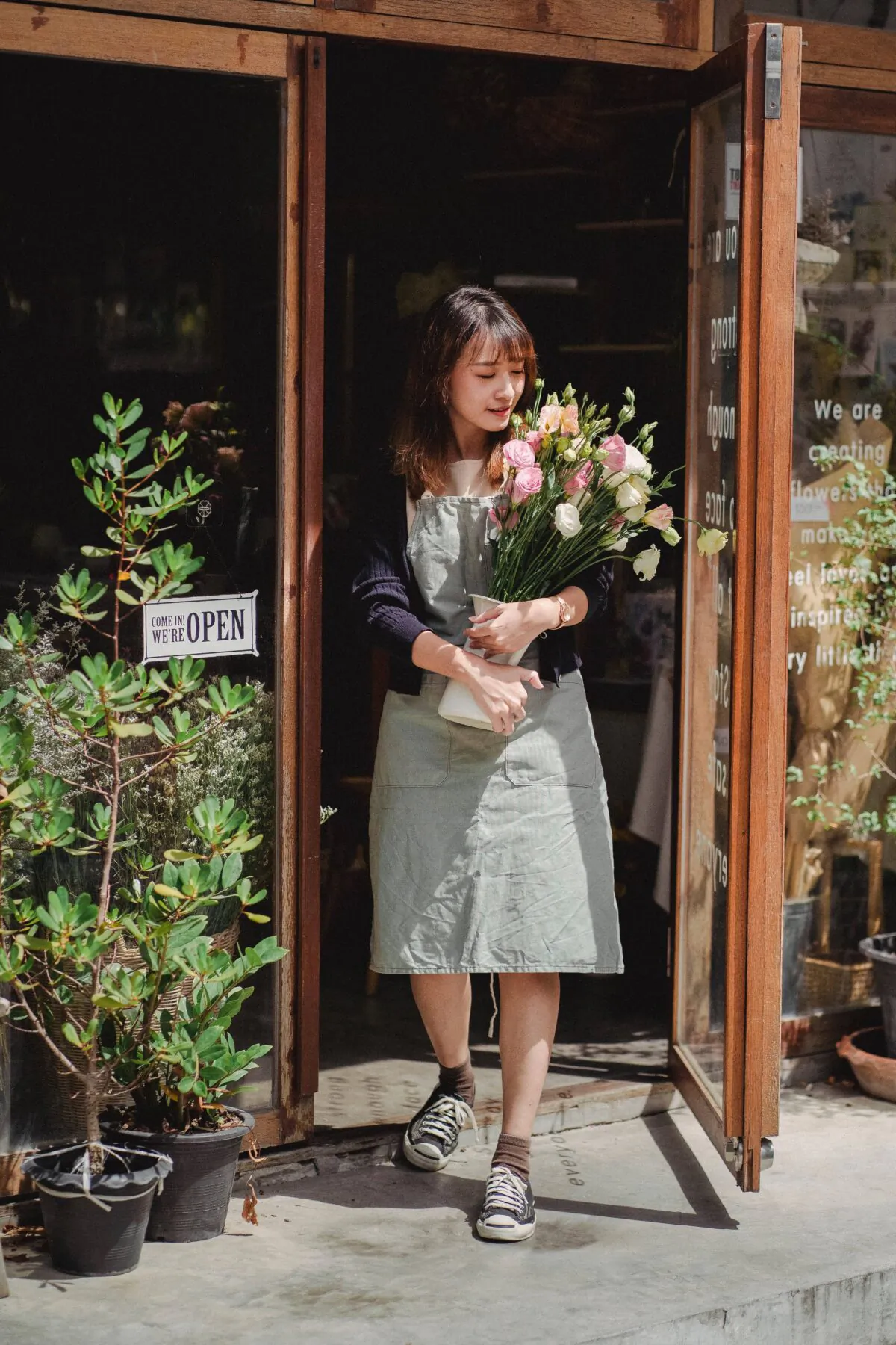 If you take it to the right place, your unwanted clutter could lead a second life where it is treasured in a new purpose. (Amina Filkins/Pexels)