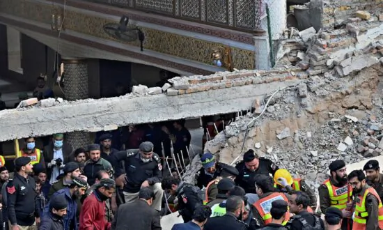 Pakistani Taliban Denies Involvement in Mosque Bombing That Killed 95 People