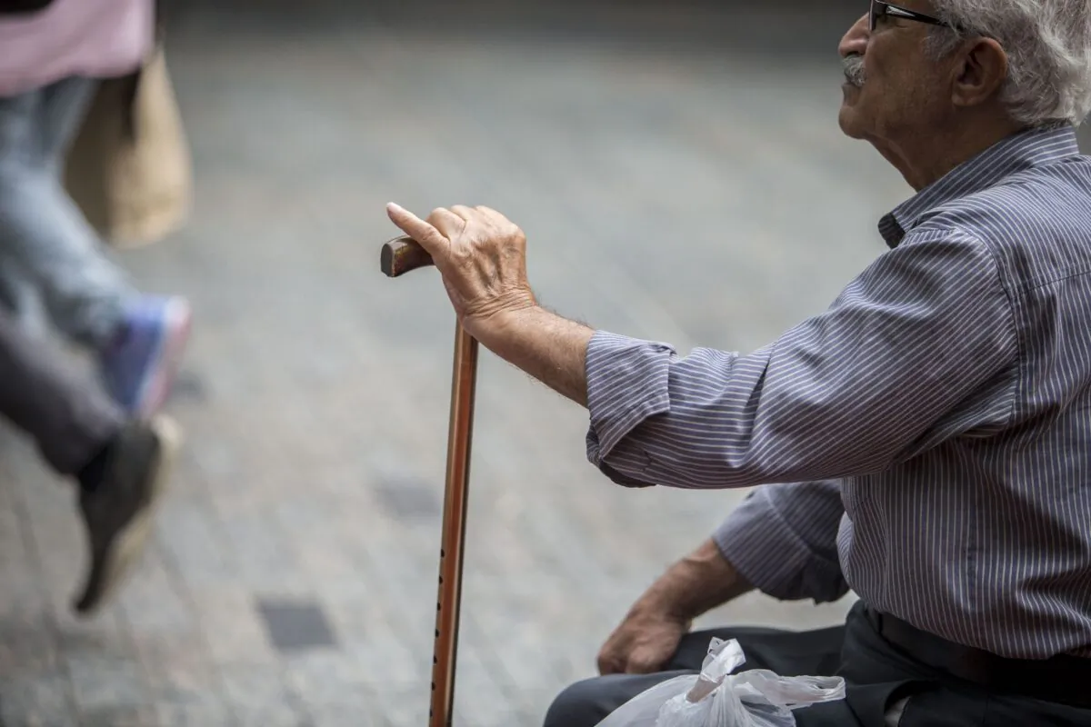An elderly man in Brisbane, Australia on April 27, 2016. (AAP Image/Glenn Hunt)
