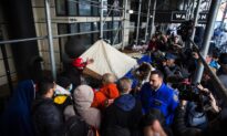 NYC Opens 7th Emergency Relief Center in High-End Hotel to House Illegal Immigrants