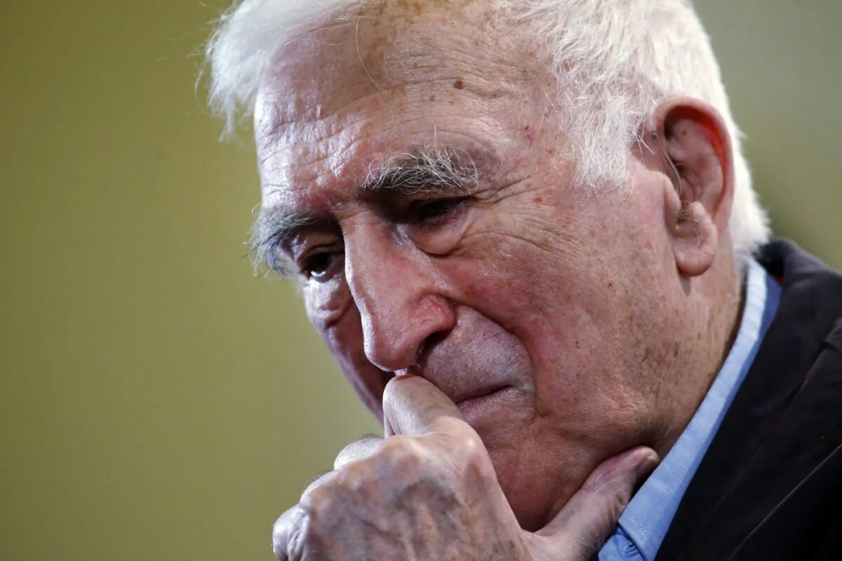 Jean Vanier, gathers his thoughts during a news conference, in central London, Wednesday, March 11, 2015. (The Canadian Press/AP-Lefteris Pitarakis)