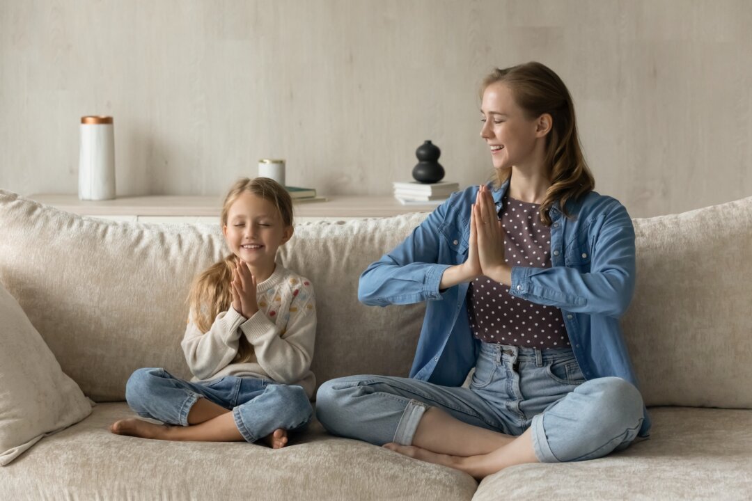 Mindfulness is an important part of yoga practice and has been linked to many health benefits.
(fizkes/shutterstock)