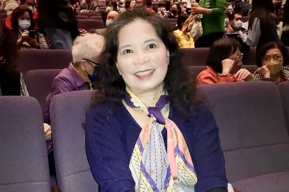Ms. Chang Yueh-chao, a host of the National Education Radio, attends Shen Yun Performing Arts at the Chih-The Hall of the Kaohsiung Cultural Center in Kaohsiung, Taiwan, on Feb. 28, 2023. (Sun Kuo-ying/The Epoch Times)