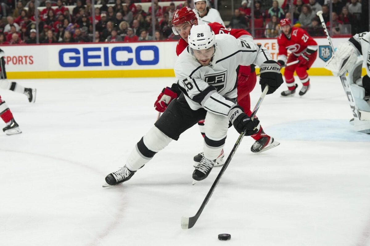NextImg:Hurricanes Escape 3-goal Hole, Stun Kings in OT