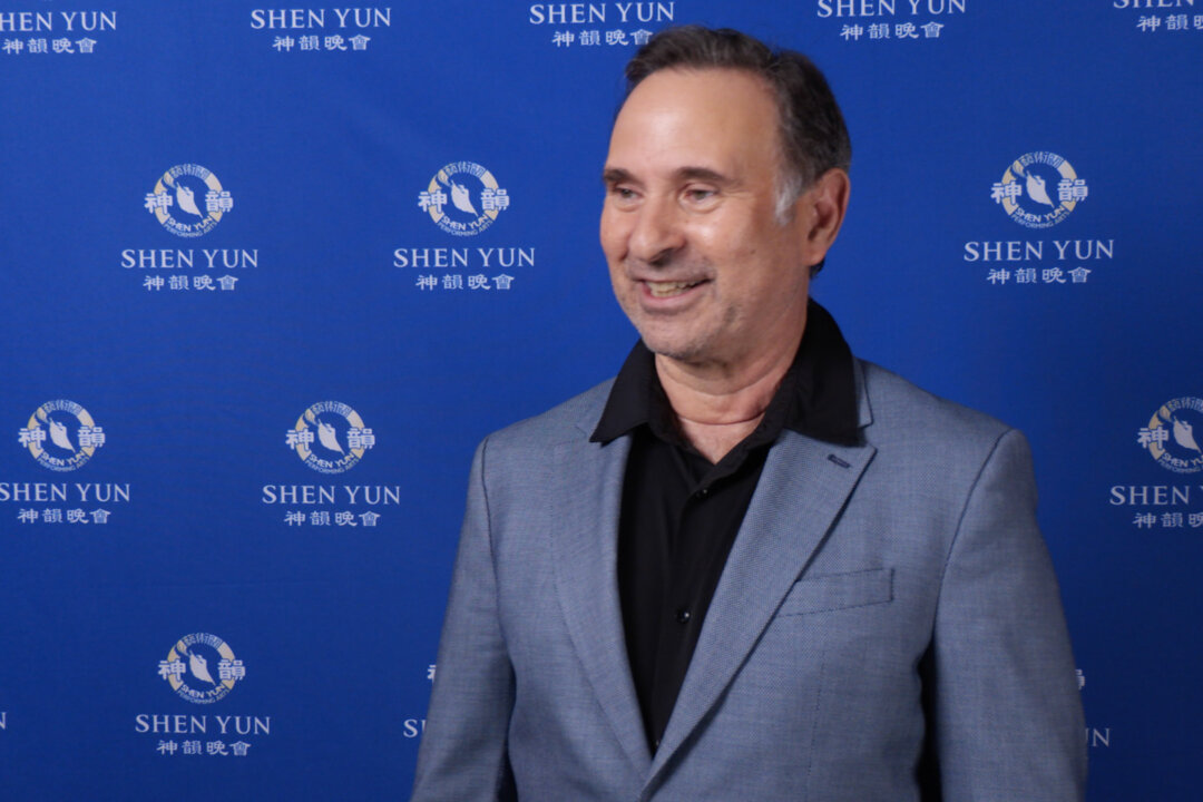 Carlos Veitía at Shen Yun Performing Arts at Santo Domingo's Eduardo Brito National Theater, on Feb. 2, 2023. (NTD)
