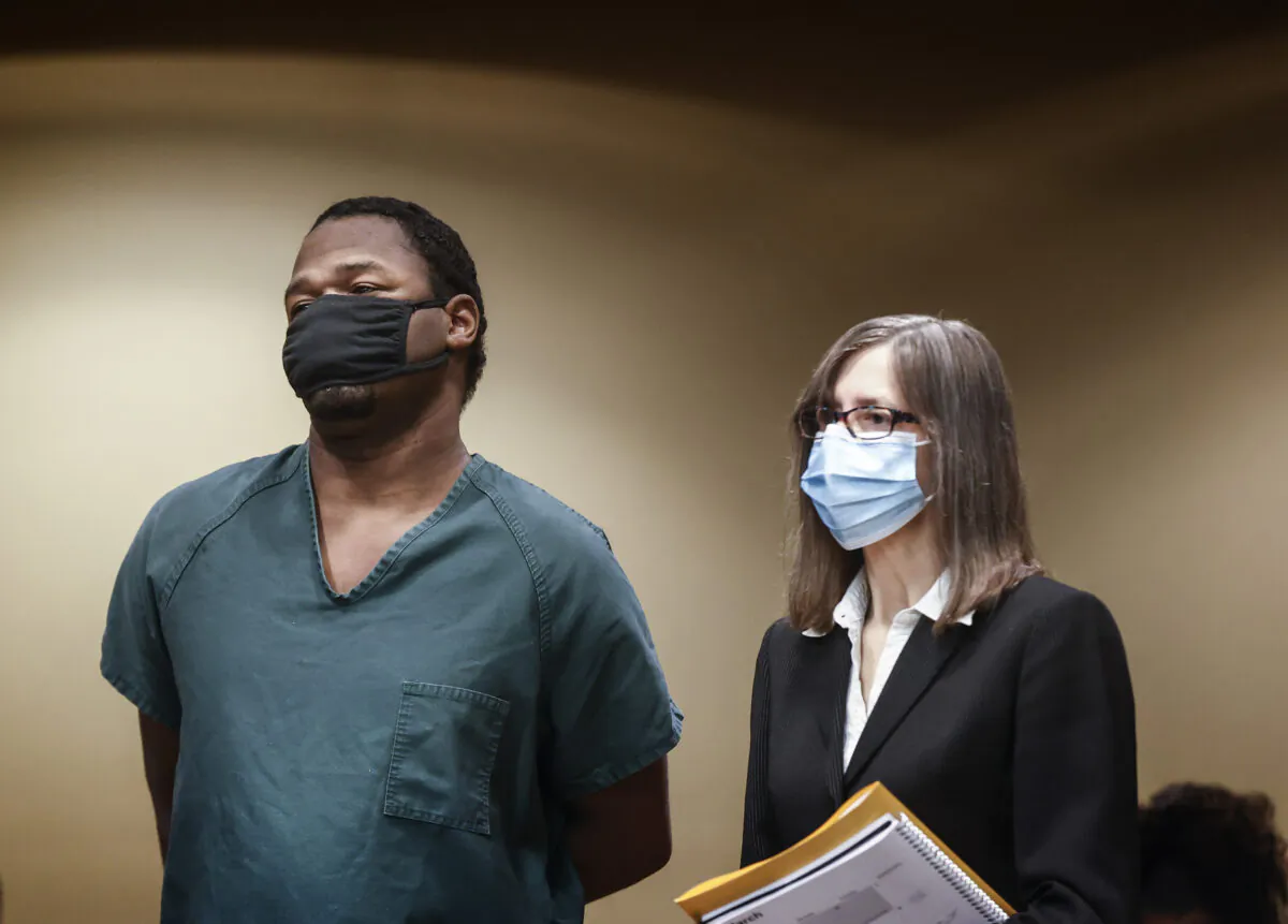 Cleotha Henderson (L) with his attorney Jennifer Case (R) appears in Shelby County Criminal Court Division VII Judge Lee Coffee's courtroom in Memphis, Tenn., on Feb. 3, 2023. (Mark Weber/Daily Memphian via AP)