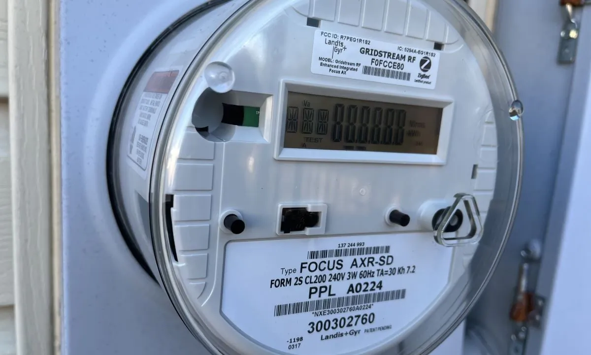 A household electric meter on Feb. 3, 2023. (Beth Brelje/The Epoch Times)