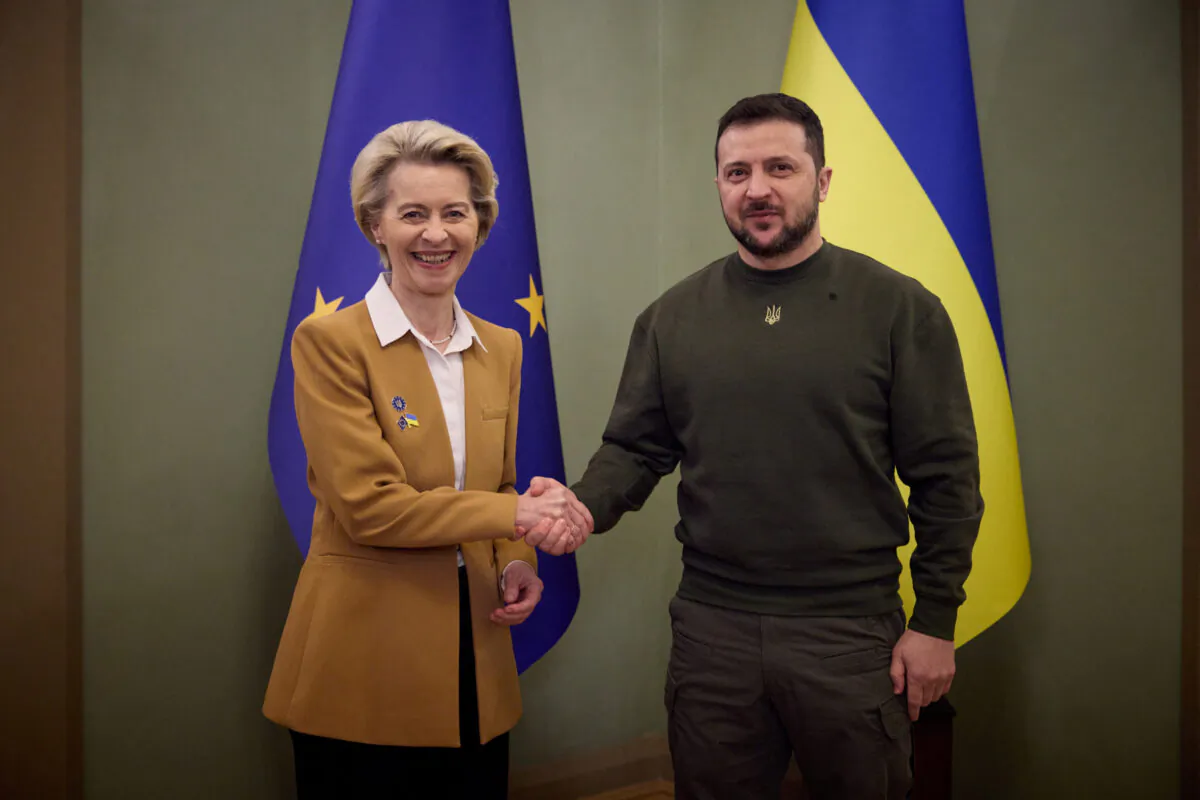 Ukraine's President Volodymyr Zelenskyy and European Commission President Ursula von der Leyen (L) pose for a picture ahead of EU summit in Kyiv, Ukraine, on Feb. 2, 2023. (Ukrainian Presidential Press Service/Handout via Reuters)