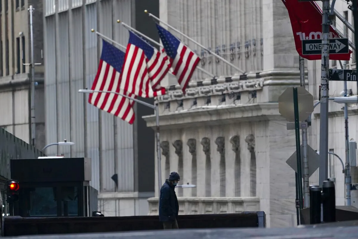 A security guard next to a road block near the New York Stock exchange in the Financial District on Jan. 14, 2022. (Mary Altaffer/AP Photo)