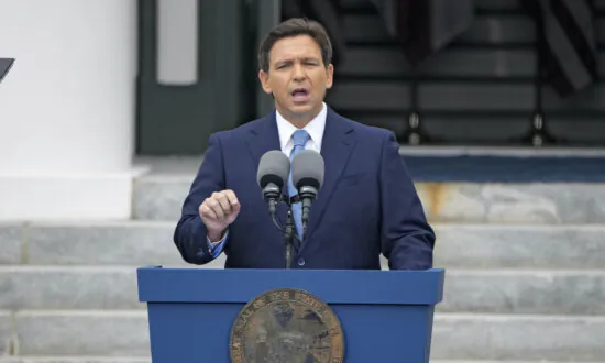 DeSantis Admin Revoking Liquor License From Orlando Venue for Allowing Children at ‘Drag Queen Christmas’