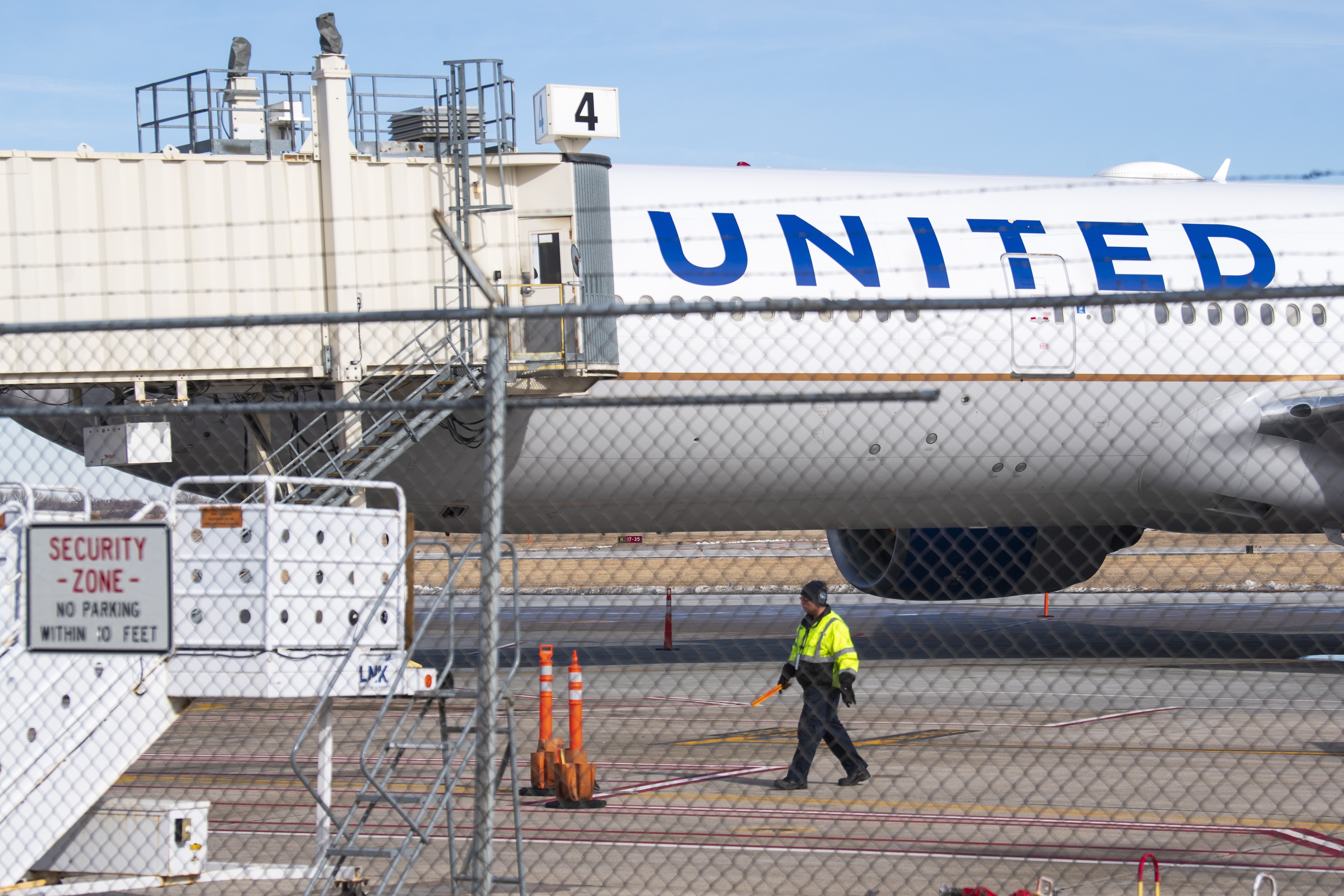 Engine Problems Force Vegas-Bound Flight to Land in Nebraska - Vimarsana News