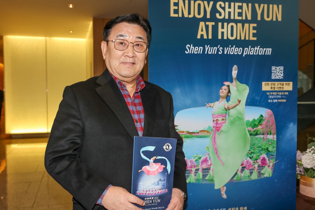 Mr. Kim Sung-woo attends Shen Yun Performing Arts at the Sohyang Theatre in Busan, South Korea, on Feb. 4, 2023. (Kim Guk-hwan/The Epoch Times)