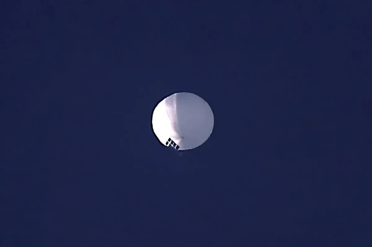 A high altitude balloon floats over Billings, Mont., on Feb. 1, 2023. (The Canadian Press/The Billings Gazette via AP-Larry Mayer)