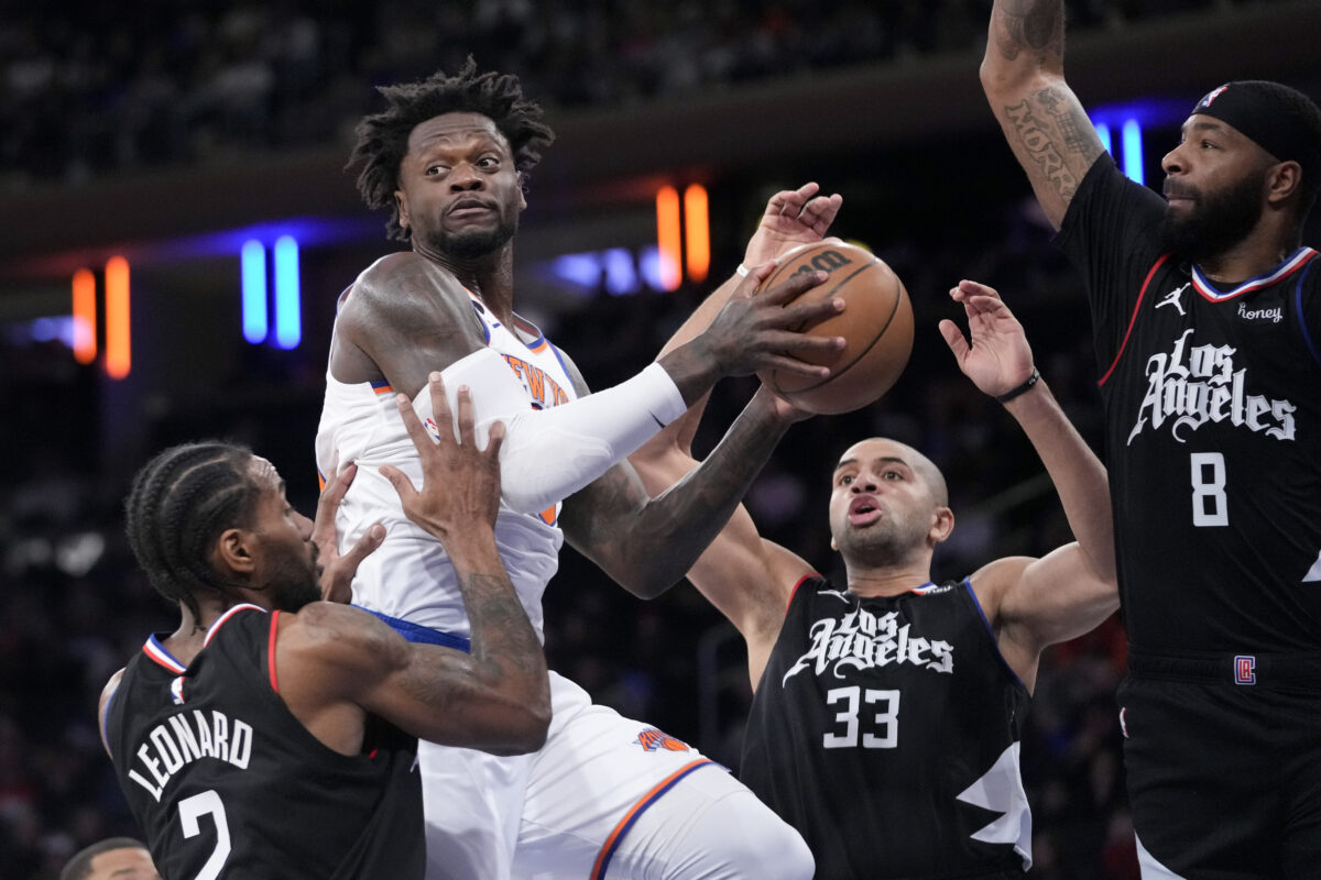 NextImg:Leonard Has 35 Points, Clippers Outlast Knicks 134–128 in OT