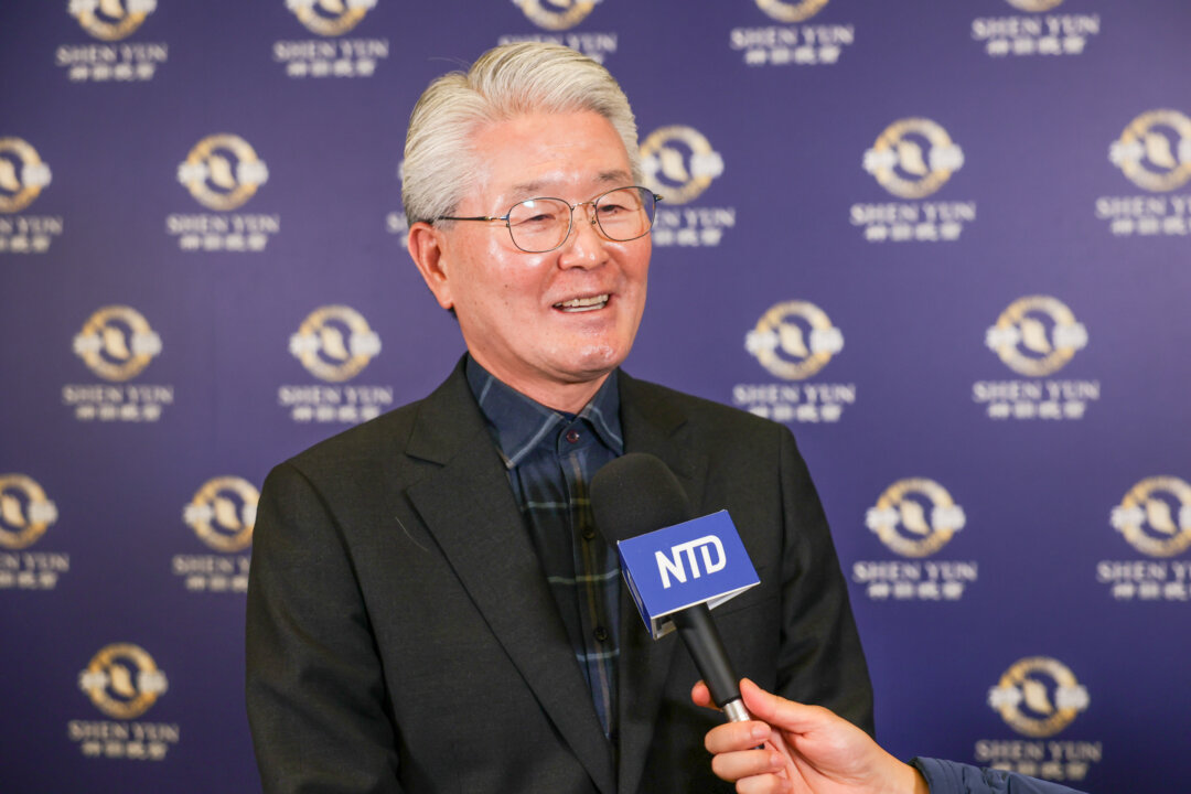 Mr. Kim Jae-chul, the president of Korean famous TV company MBC, attends Shen Yun Performing Arts at the Sohyang Theatre in Busan, South Korea, on Feb. 4, 2023. (Kim Guk-hwan/The Epoch Times)