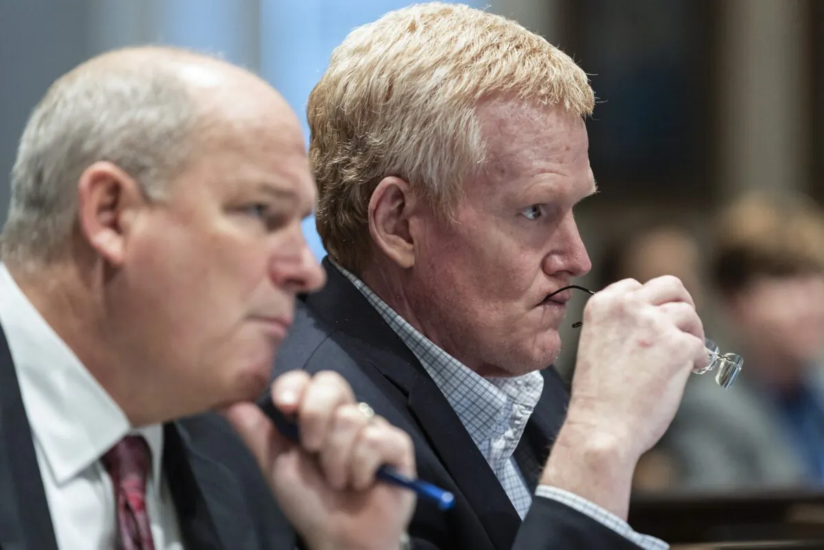 Alex Murdaugh (R) sits with defense attorney Jim Griffin during his double murder trial at the Colleton County Courthouse in Walterboro, S.C., on Feb. 3, 2023. (Sam Wolfe/The State via AP, Pool)