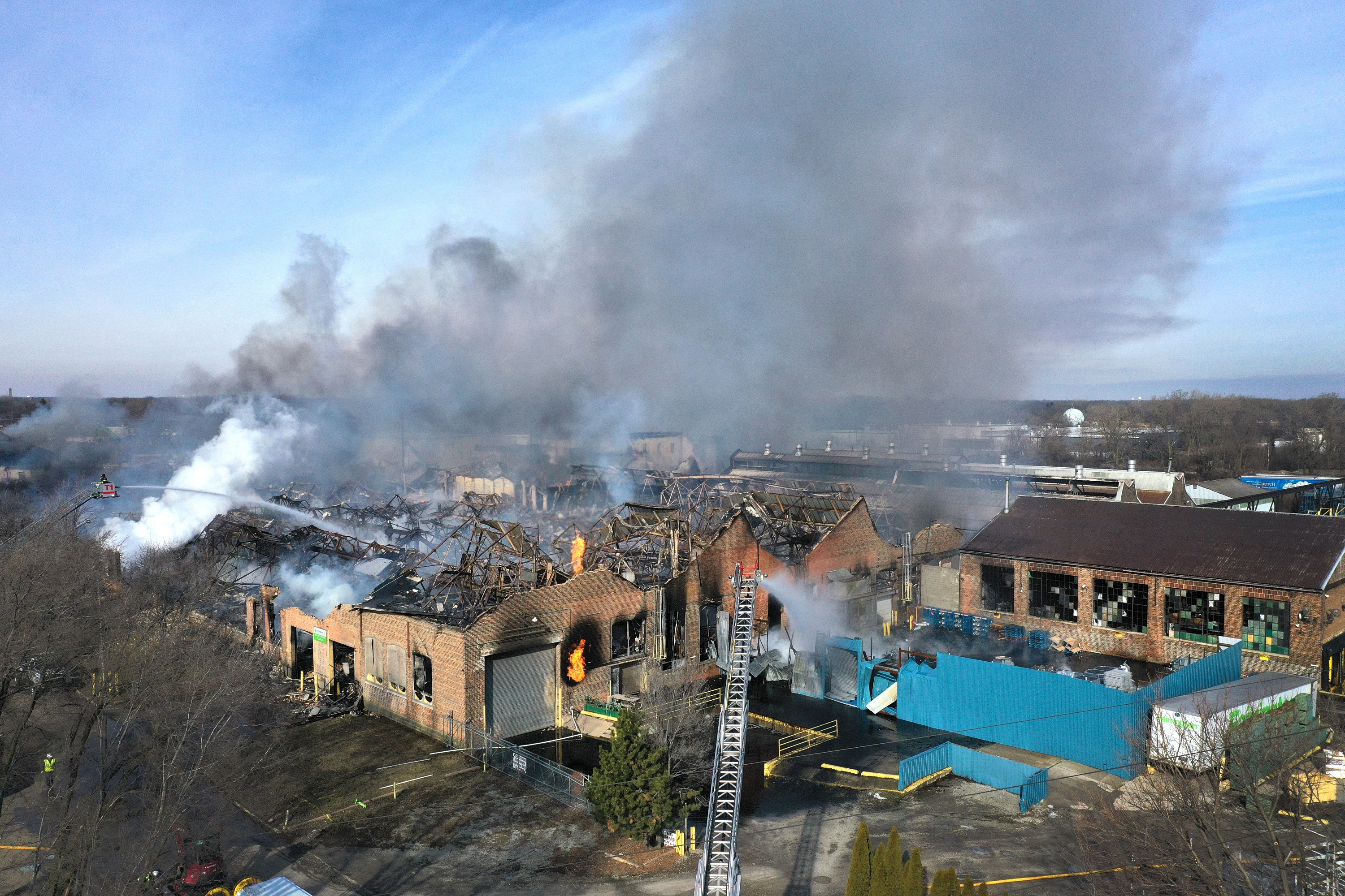 Crews Battling Large Fire at Suburban Chicago Warehouse - Vimarsana News
