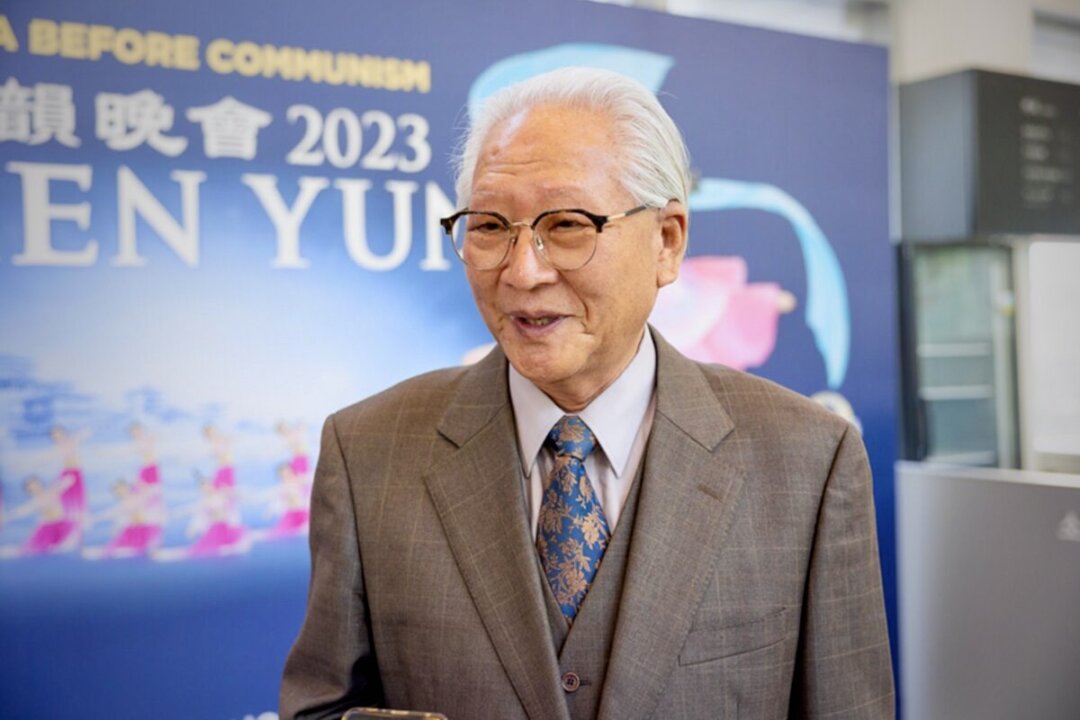 Korean Literary Master Mr. Choi Sang-yoon attends Shen Yun Performing Arts at the Sohyang Theatre in Busan, South Korea, on Feb. 5, 2023. (Kim Guk-hwan/The Epoch Times)