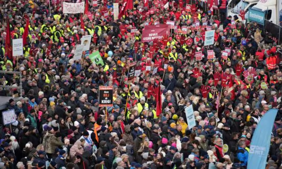 Thousands of Danes Protest Cancelling of Public Holiday