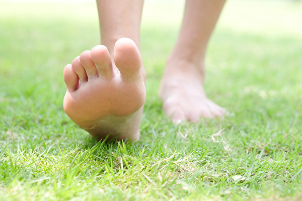 Earthing can manage many diseases by connecting the weak current on the surface with the physiological current of the human body