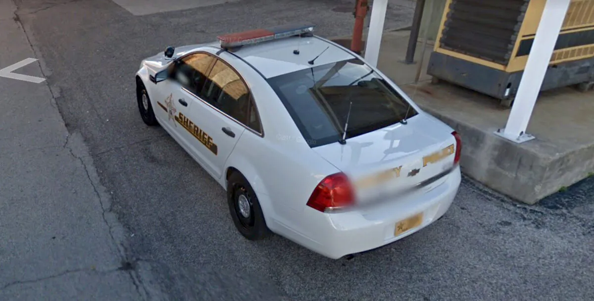 A Lawrence County Sheriff vehicle in Bedford, Ind., in October 2013. (Google Maps/Screenshot via The Epoch Times)