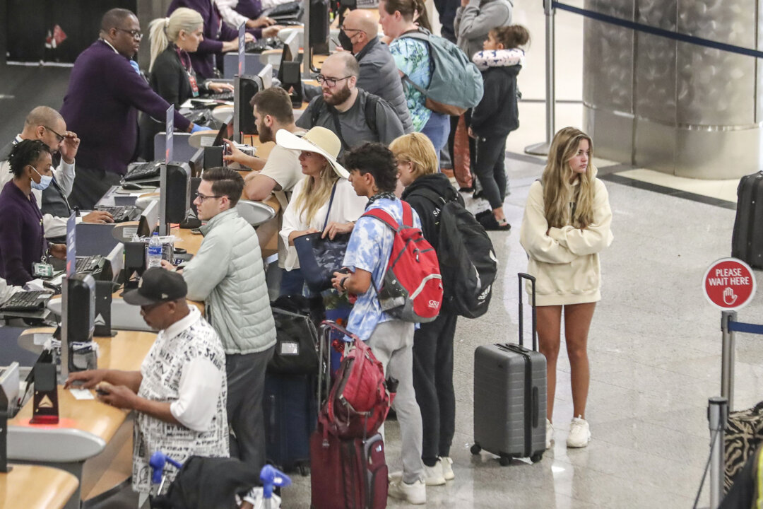 The Hartsfield-Jackson International Airport Delta Airlines ticket counter at Terminal South, May 27, 2022. (John Spink/The Atlanta Journal-Constitution/TNS)