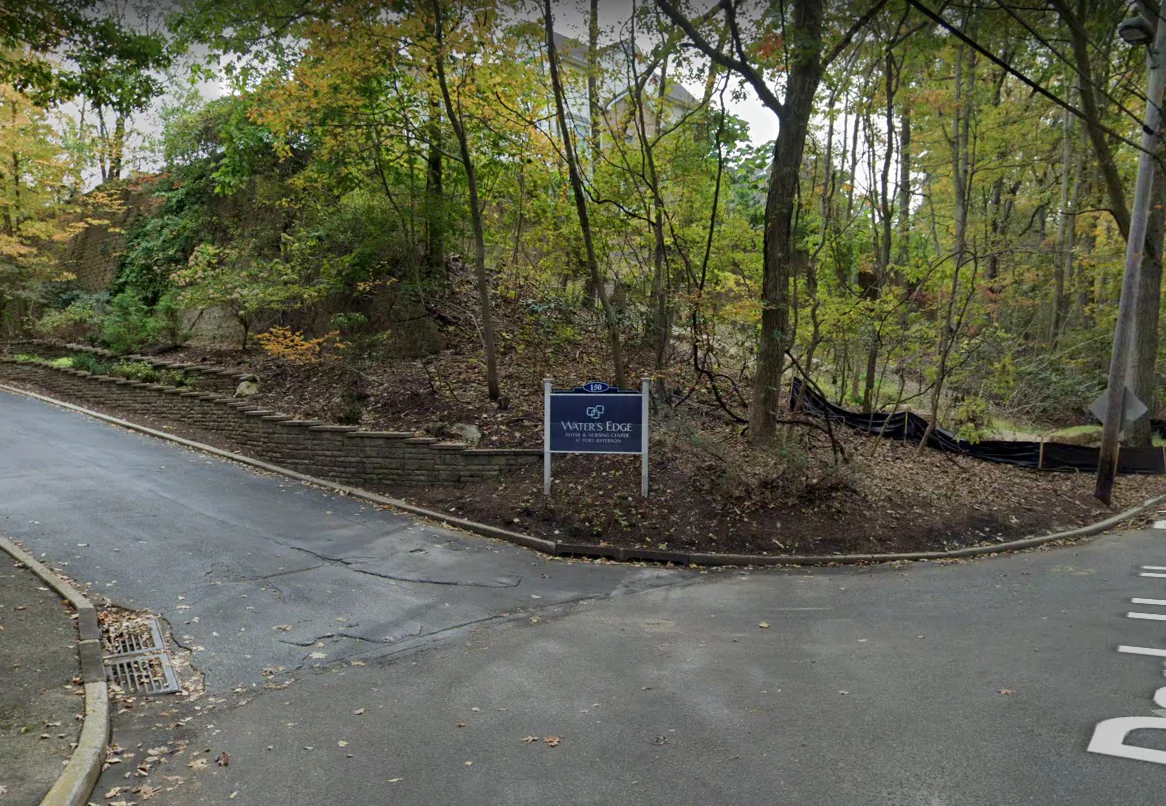 Water's Edge Rehab and Nursing Center at Port Jefferson on Long Island, N.Y., in October 2019. (Google Maps/Screenshot via The Epoch Times)