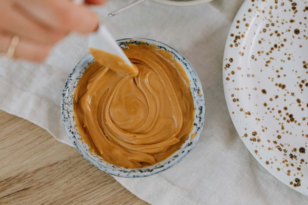 One reader stores peanut butter upside-down to make it easier to mix. (Karolina Grabowska/Pexels)