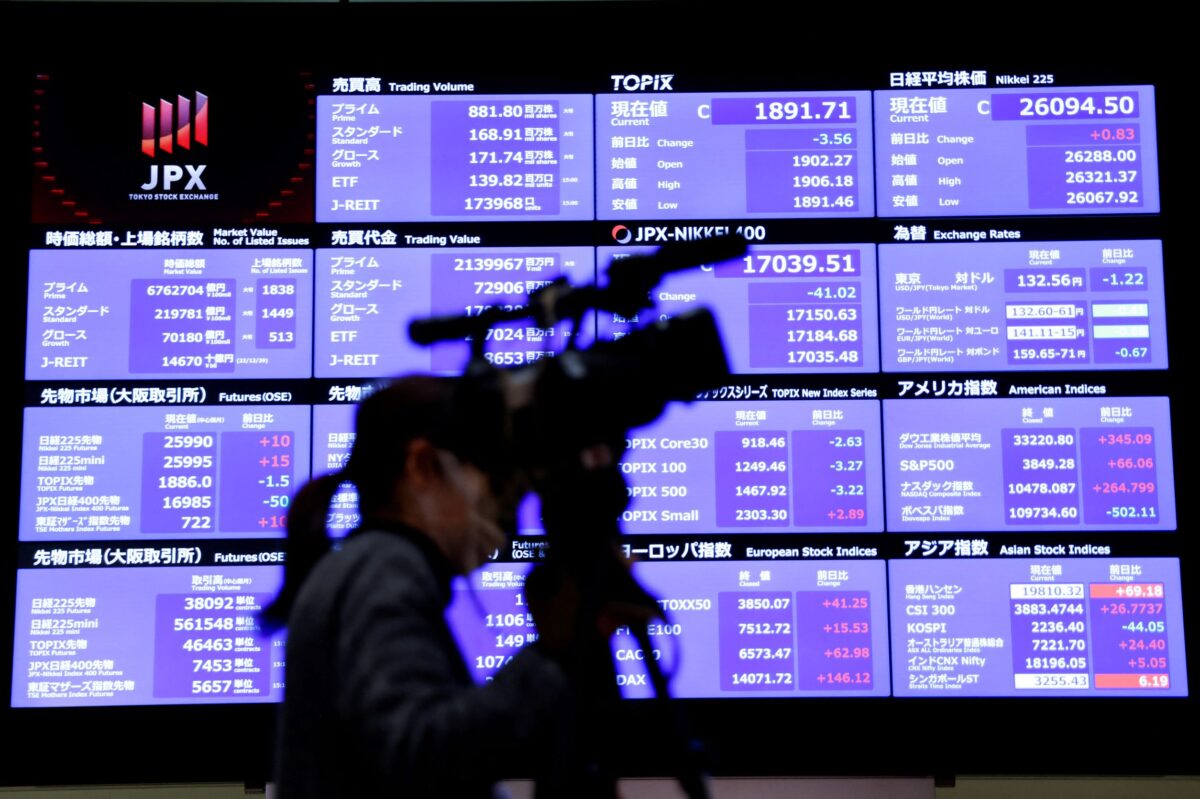 NextImg:Shares and Bonds Ride High After Soothing Eurozone Data